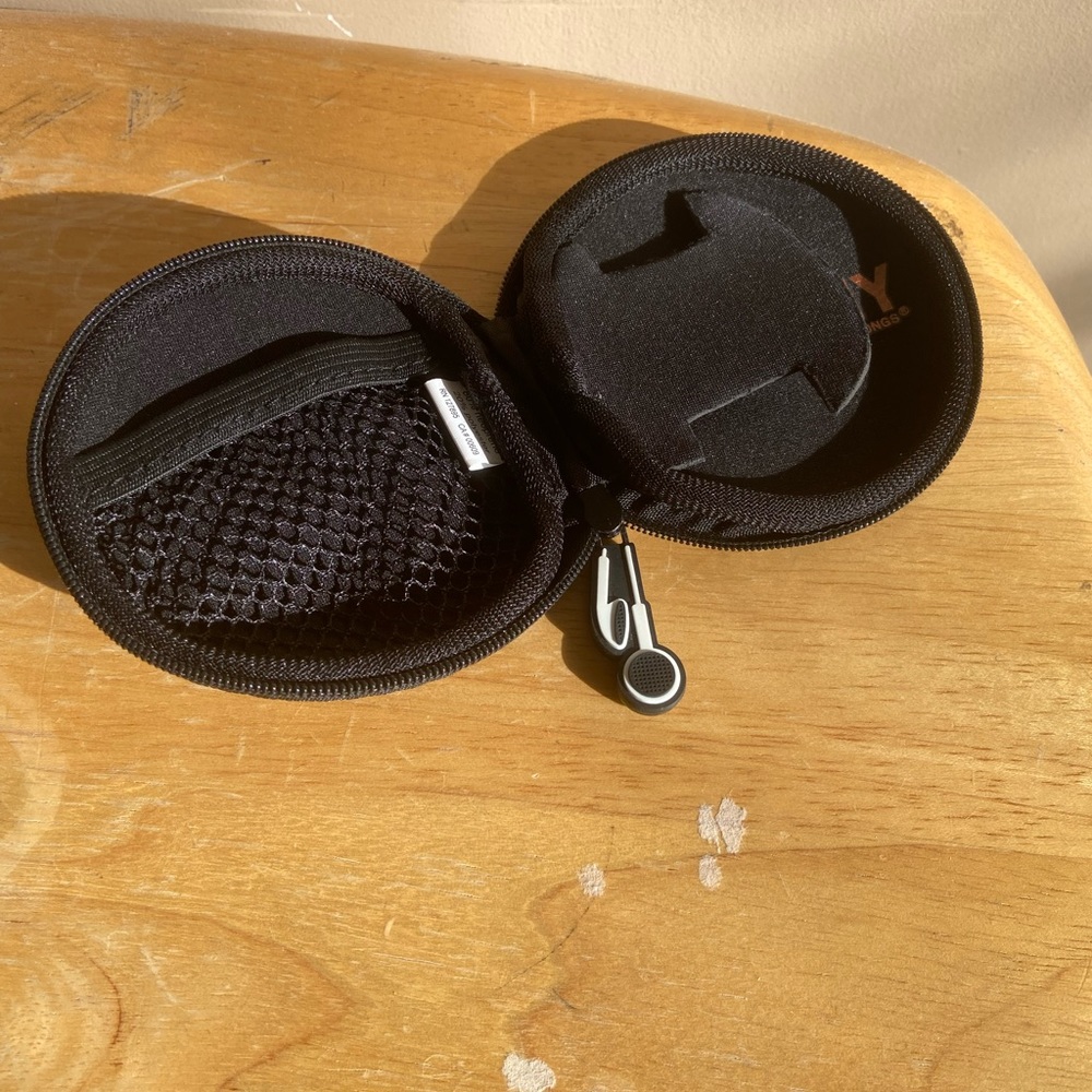 Black Zip-Up Portable Earbud Storage